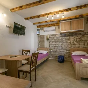 https://lorena-trogir.hotels-in-trogir.com